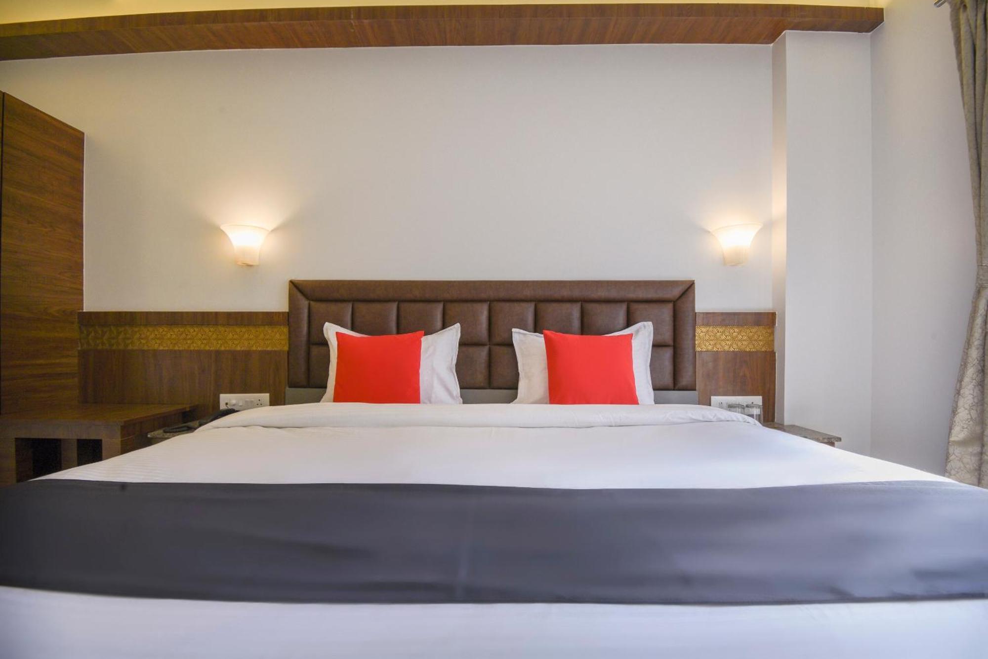 Oyo Flagship Hotel Shreeyash Executive Mangvadi Dış mekan fotoğraf