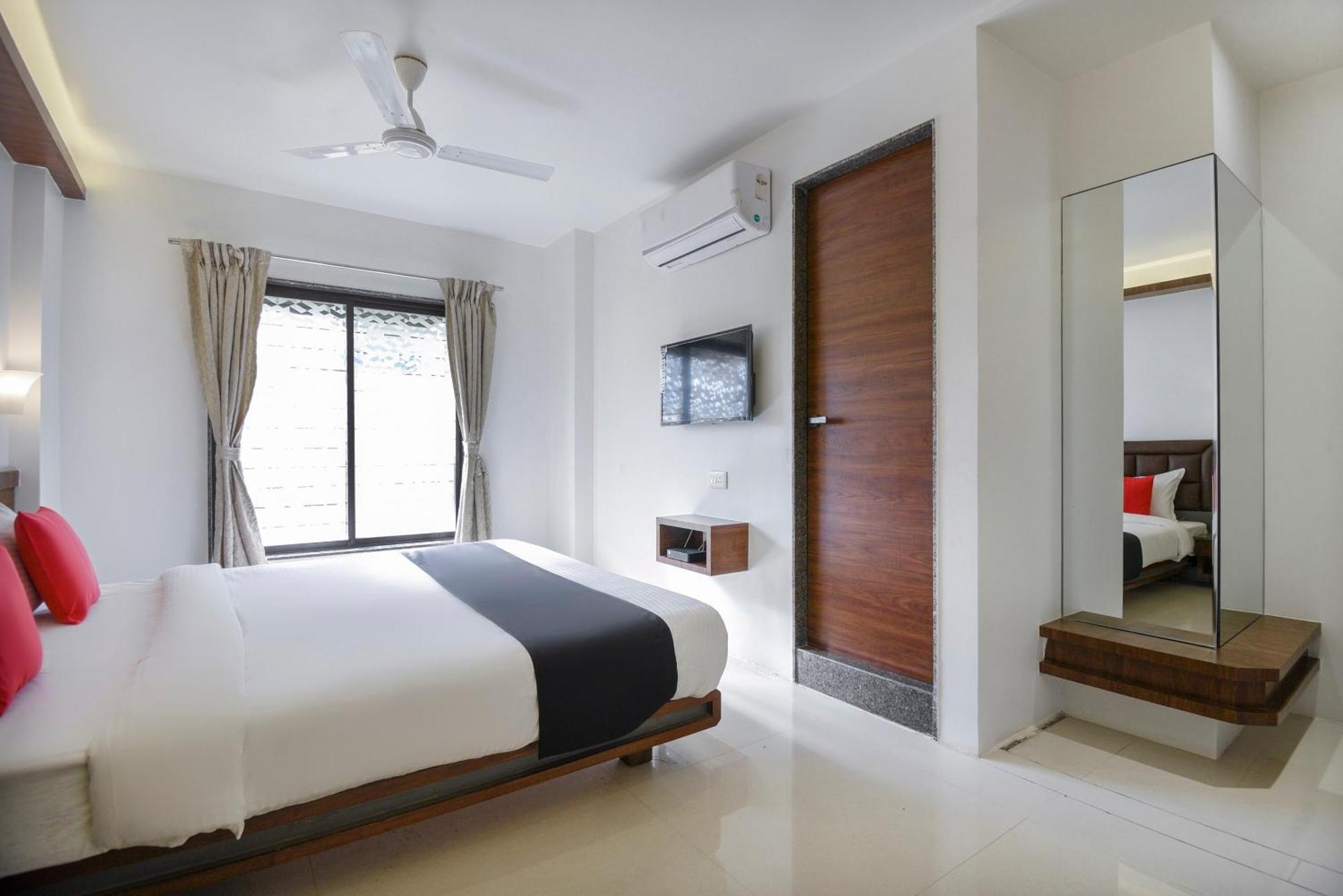 Oyo Flagship Hotel Shreeyash Executive Mangvadi Dış mekan fotoğraf