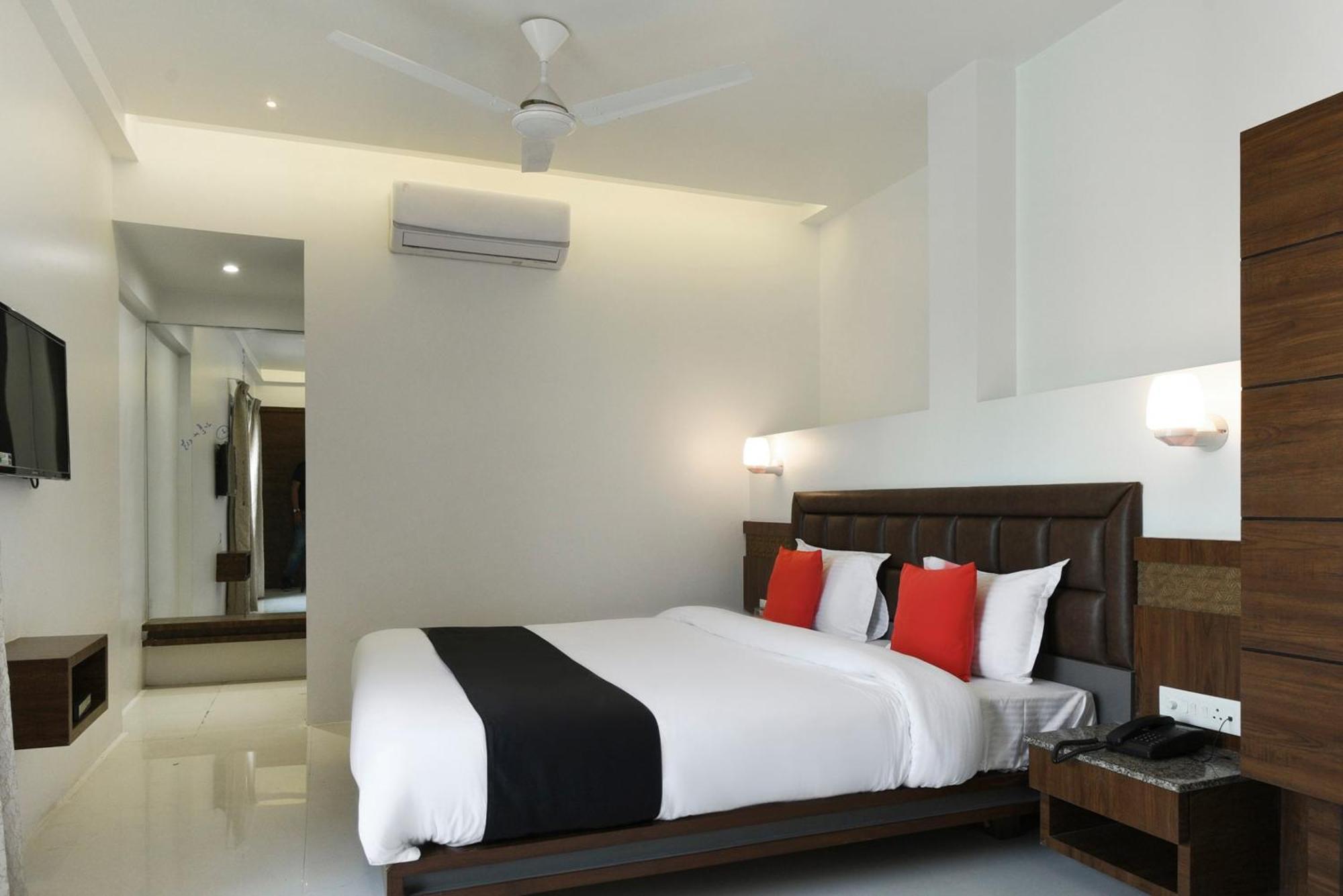 Oyo Flagship Hotel Shreeyash Executive Mangvadi Dış mekan fotoğraf