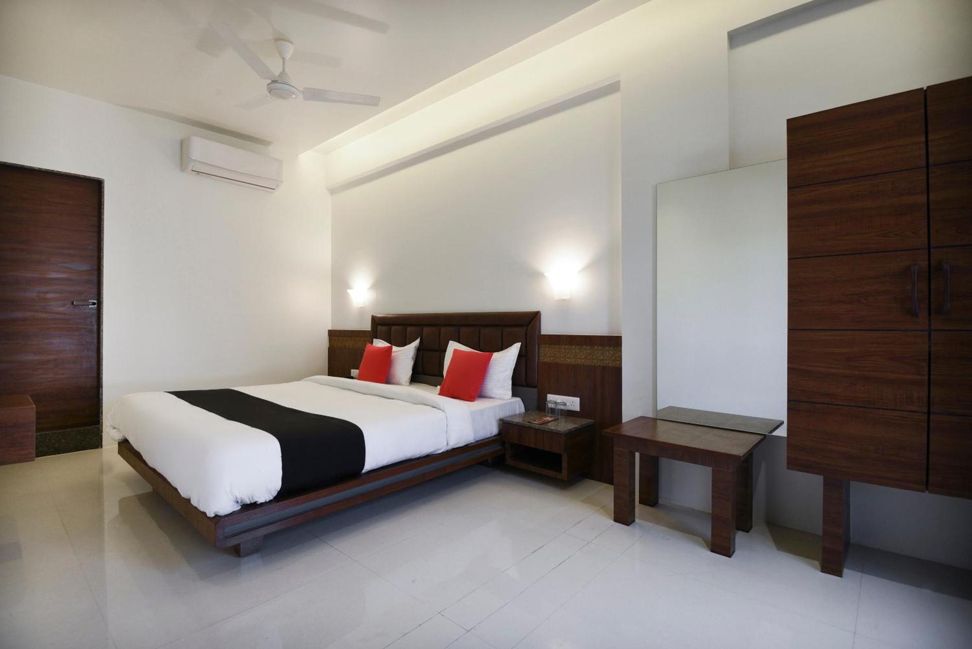 Oyo Flagship Hotel Shreeyash Executive Mangvadi Dış mekan fotoğraf