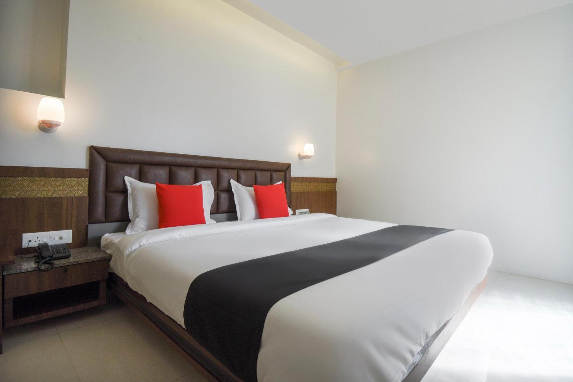 Oyo Flagship Hotel Shreeyash Executive Mangvadi Dış mekan fotoğraf