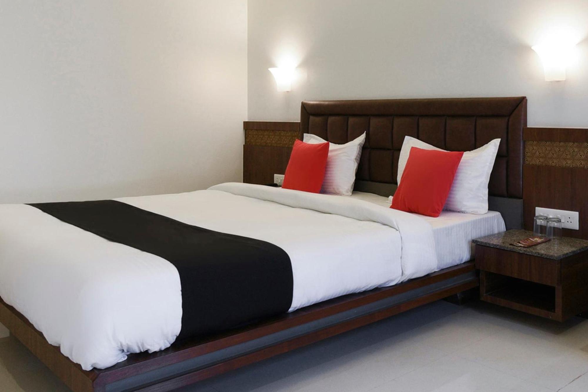 Oyo Flagship Hotel Shreeyash Executive Mangvadi Dış mekan fotoğraf