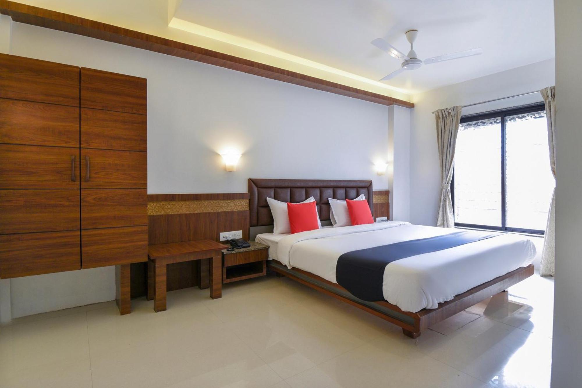 Oyo Flagship Hotel Shreeyash Executive Mangvadi Dış mekan fotoğraf