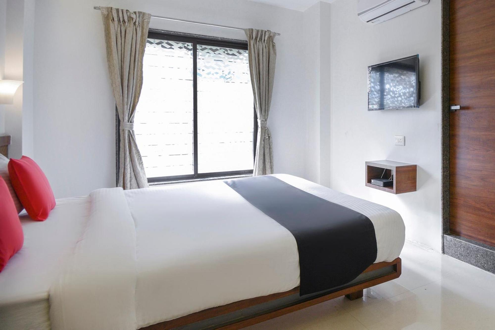 Oyo Flagship Hotel Shreeyash Executive Mangvadi Dış mekan fotoğraf