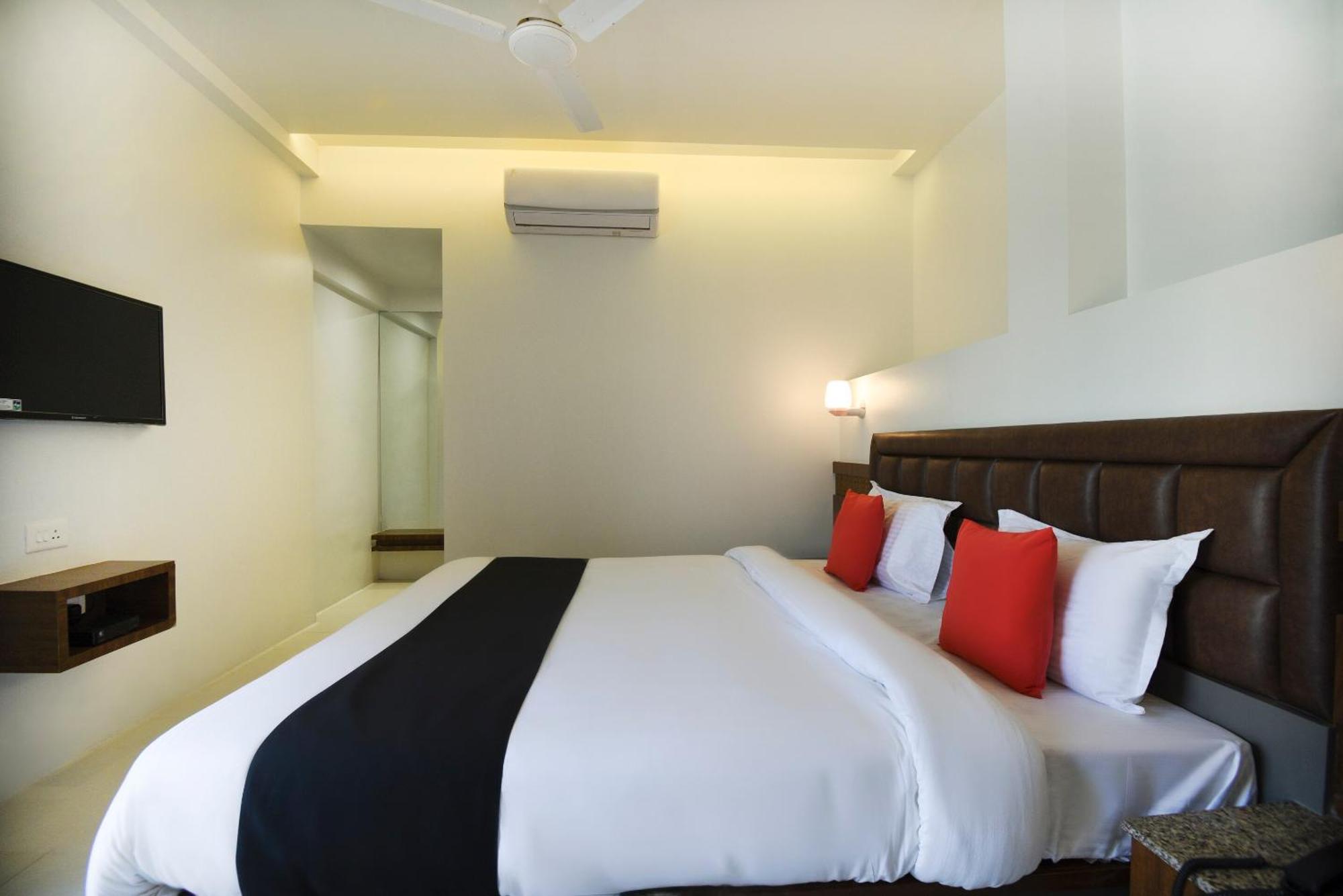 Oyo Flagship Hotel Shreeyash Executive Mangvadi Dış mekan fotoğraf