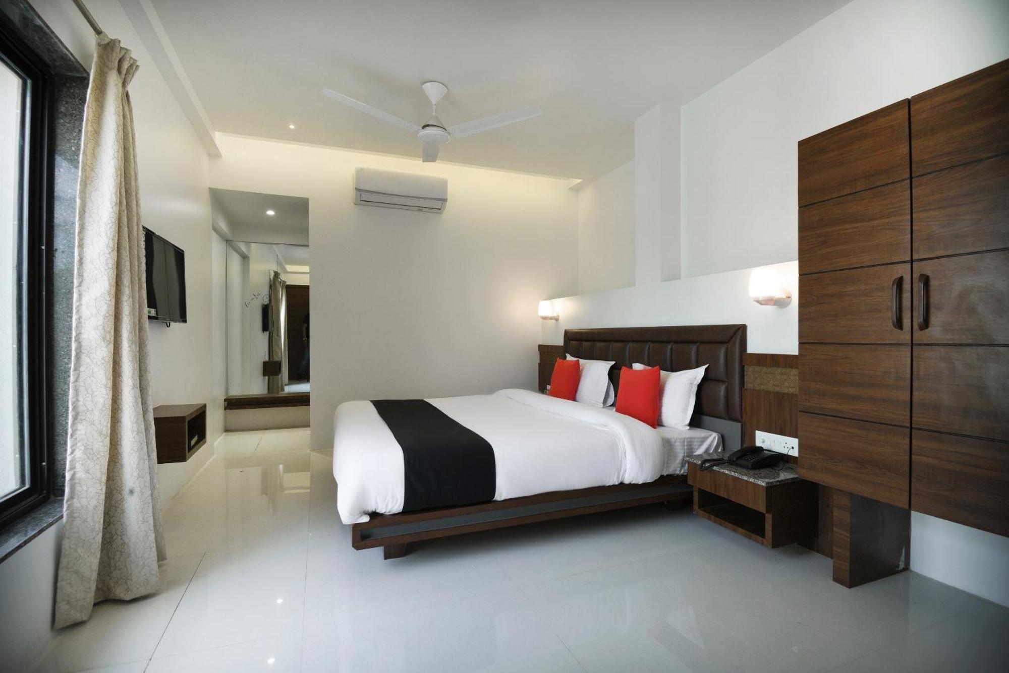 Oyo Flagship Hotel Shreeyash Executive Mangvadi Dış mekan fotoğraf