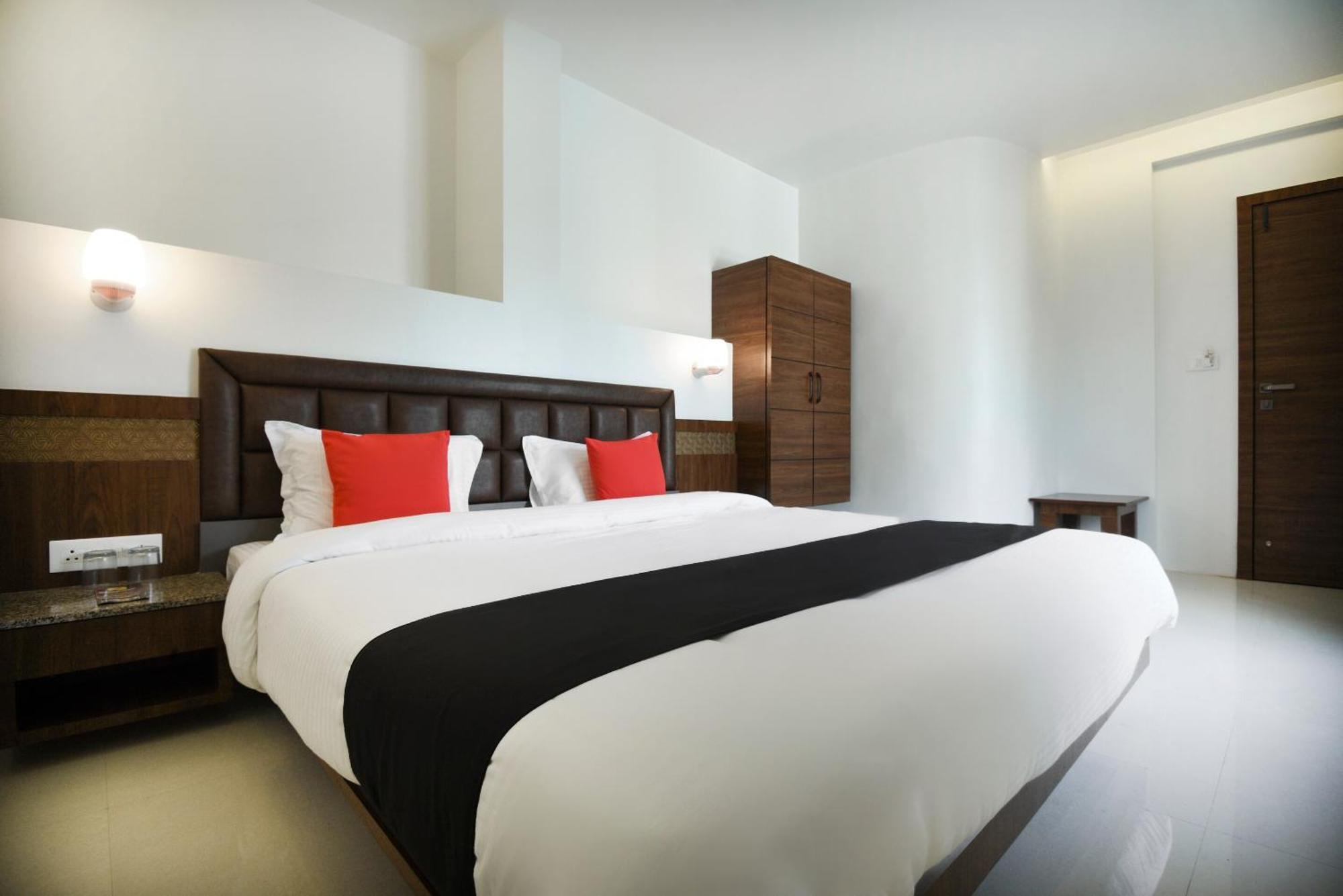 Oyo Flagship Hotel Shreeyash Executive Mangvadi Dış mekan fotoğraf