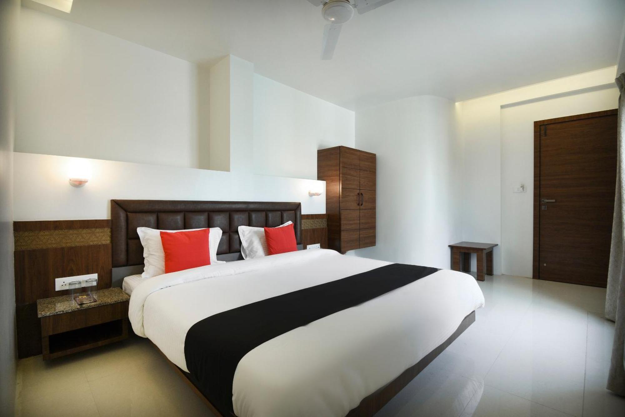 Oyo Flagship Hotel Shreeyash Executive Mangvadi Dış mekan fotoğraf