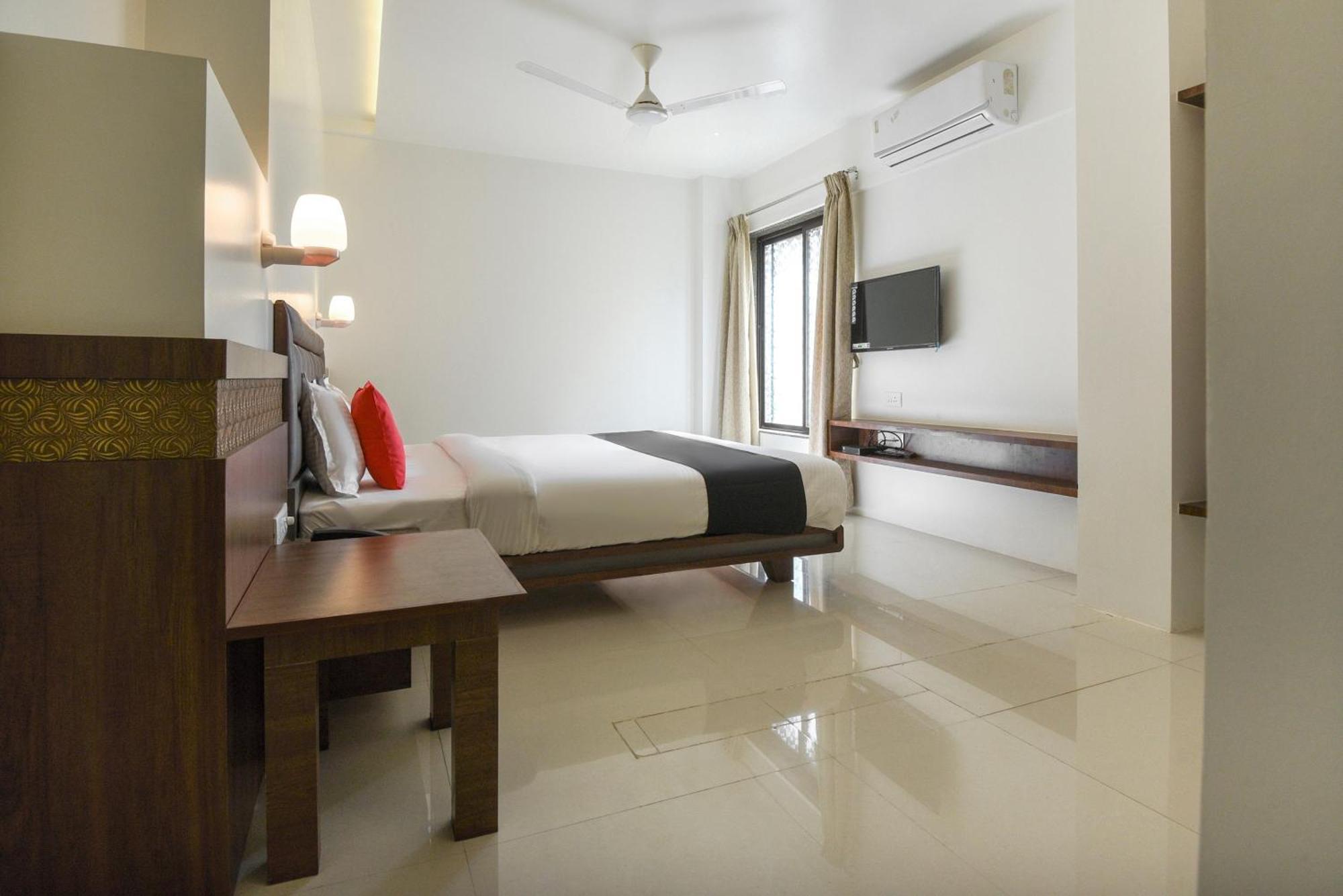 Oyo Flagship Hotel Shreeyash Executive Mangvadi Dış mekan fotoğraf